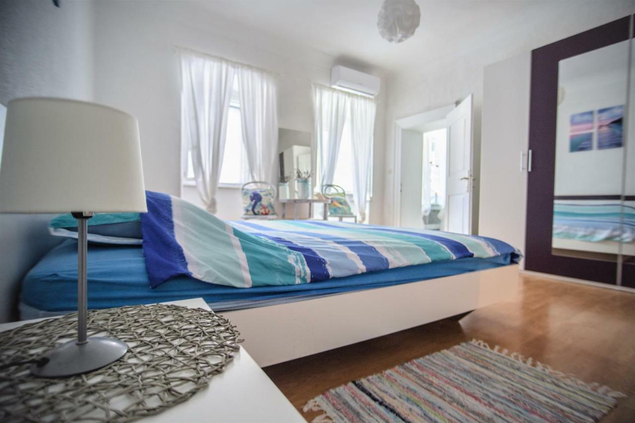Apartment Dolores Cres Exterior photo